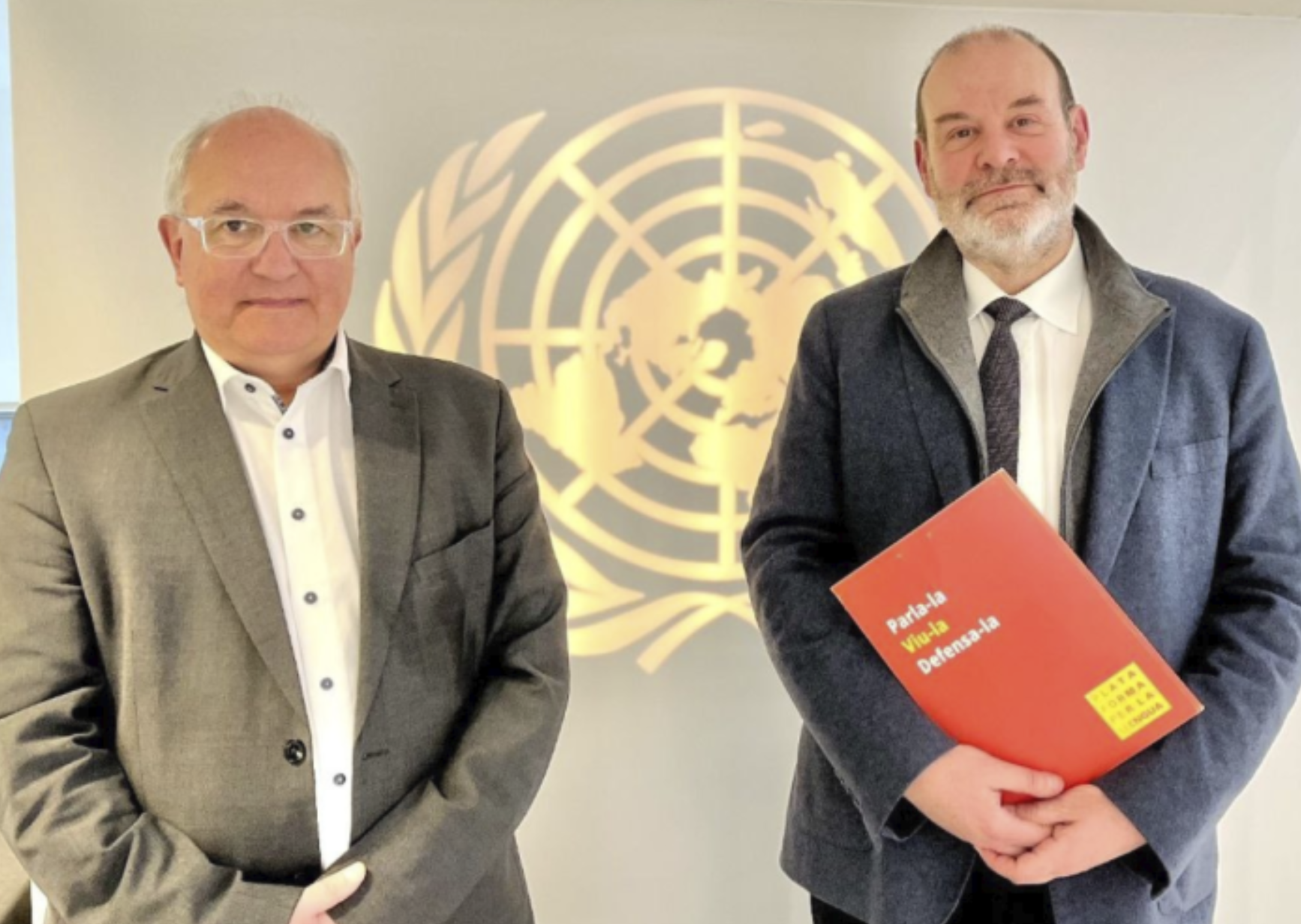 El relator especial de l'ONU per als afers de les minories, Nicolas Levrat, amb el president de Plataforma per la Llengua, Òscar Escuder