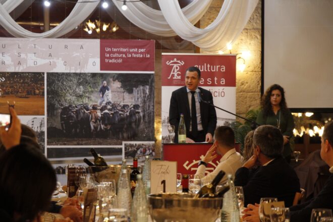 El conseller Ordeig assisteix a una gala taurina en plena crisi de Rodalia