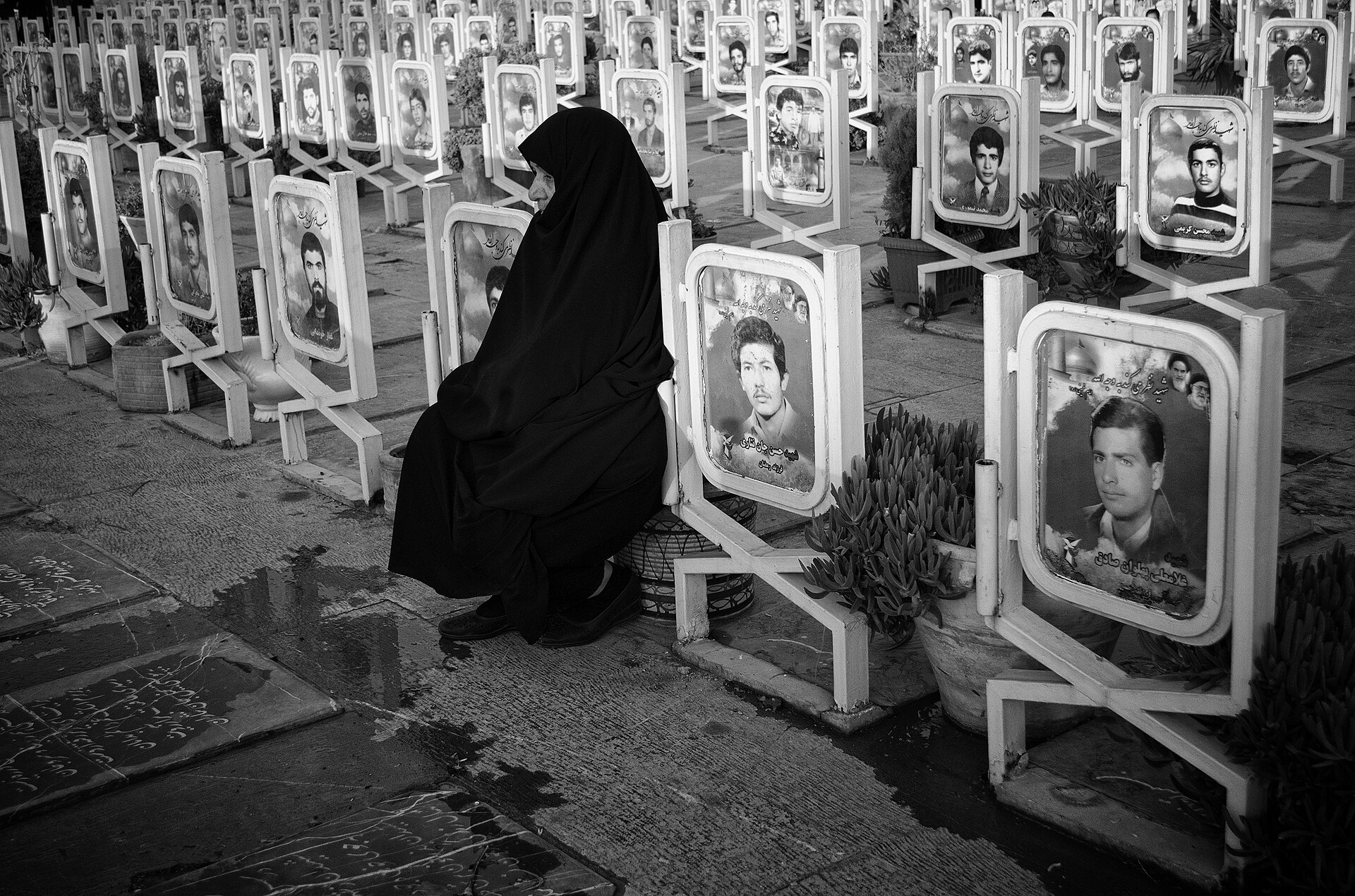 Mare d'un màrtir (Foto: Mehdi Nazeri a Viquipèdia)