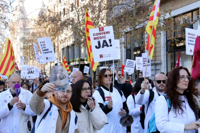 “No estem disposats a continuar esclavitzats”: els metges mantenen la batalla contra Salut per les condicions laborals
