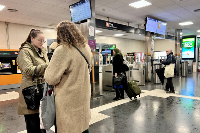 Desconcert entre els passatgers per un servei de trens parcial a la Rodalia i sense informació