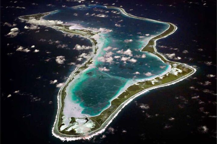 Vista aèria de Diego García, l'atol on es troba la base militar britànica a les illes Chagos (fotografia: Picryl).