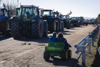 Talls a la AP-7 (fotografia: EFE / David Borrat).