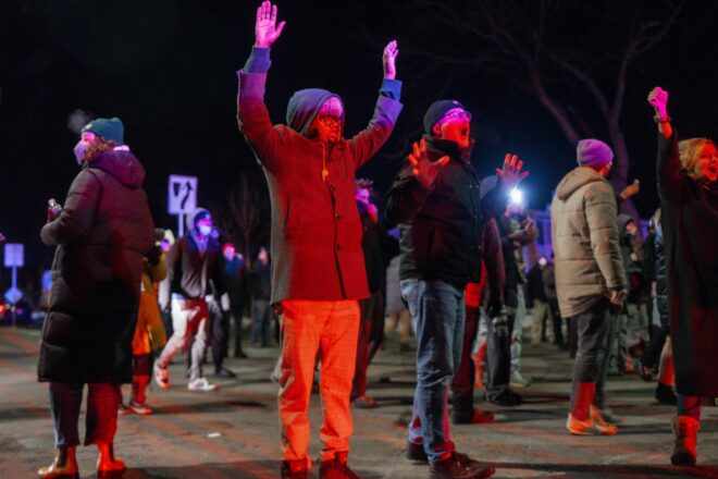 Trump amenaça d’aplicar la llei d’insurrecció i desplegar tropes per posar fi a les protestes a Minneapolis