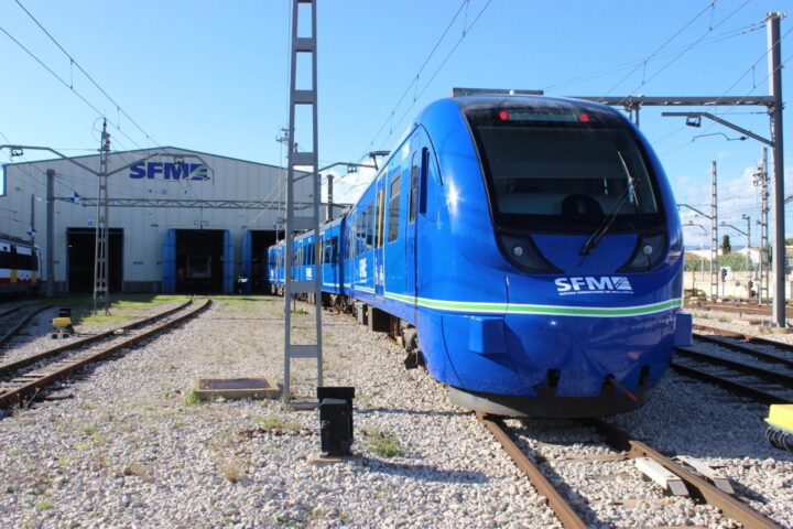 Fotografia d'arxiu d'un tren dels Serveis Ferroviaris de Mallorca (SFM).