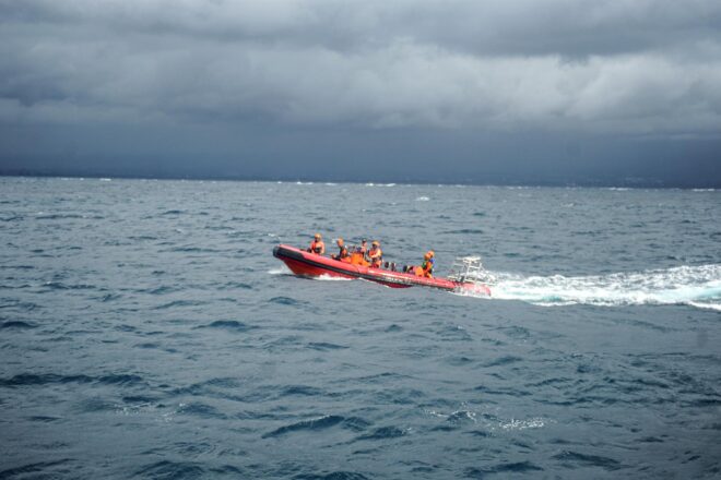 Indonèsia atura la recerca del xiquet desaparegut en el naufragi de desembre