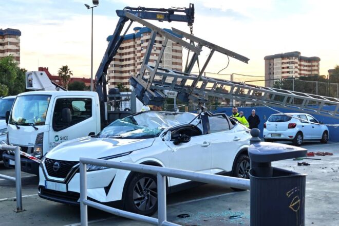 La borrasca Kristin deixa una dona ferida i nombrosos danys pel fort vent al País Valencià