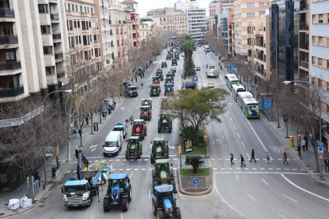 Tractorada dels pagesos mallorquins i valencians contra la PAC i l’acord amb Mercosur