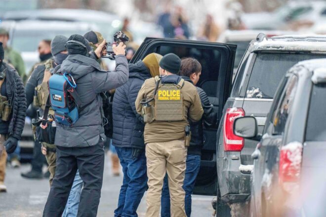 Un jutge de Minnesota cita a declarar el director interí de l’ICE per un possible delicte de desacatament