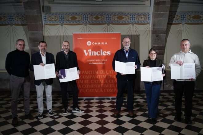 Òmnium impulsa amb patronals i sindicats un programa pilot de català a les empreses del Vallès Occidenta