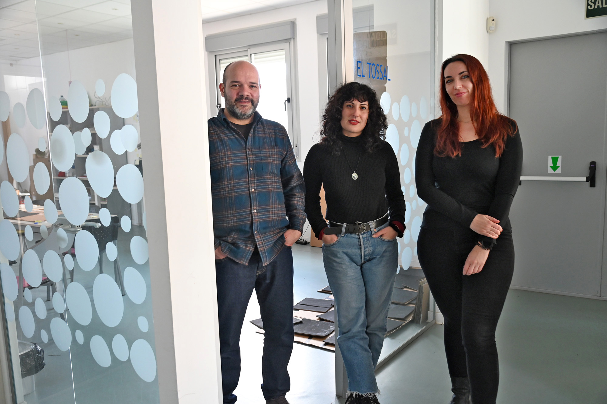 Borja Ortiz, Tania Calero i Núria Bort, a la seu de la Fundació Manantial de Carcaixent on fem l'entrevista