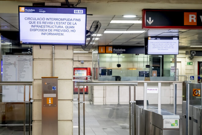 Represa simbòlica de la R2 i incertesa sobre si funcionarà el servei de Rodalia