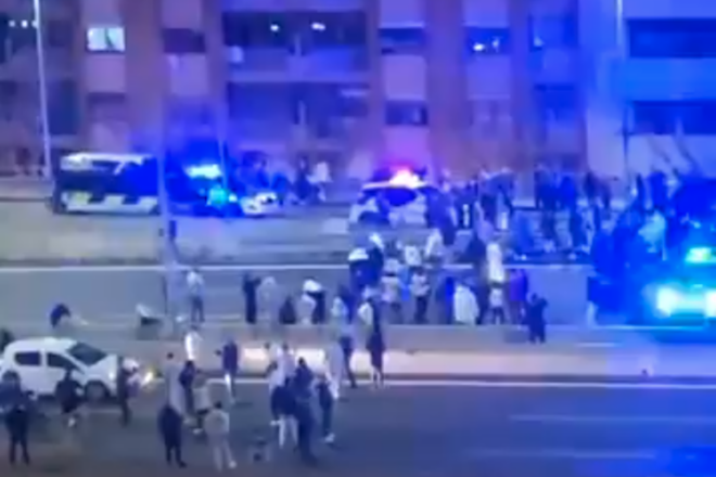 Veïns de Badalona tallen la C-31 per denunciar la inseguretat