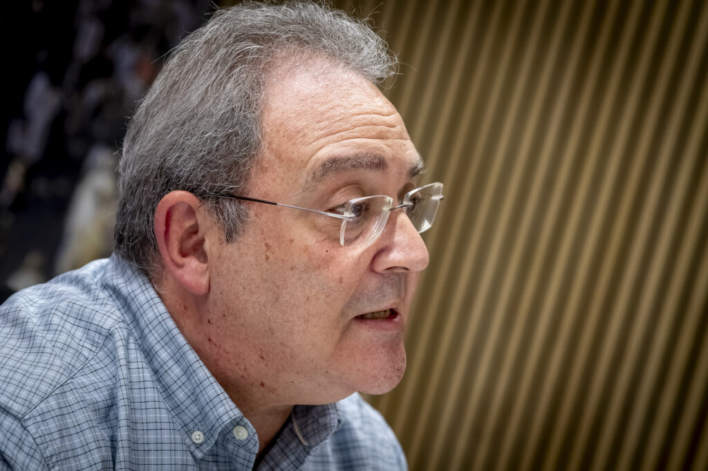 Xavier Lleonart, en un moment de l'entrevista (fotografia: Albert Salam&eacute;).