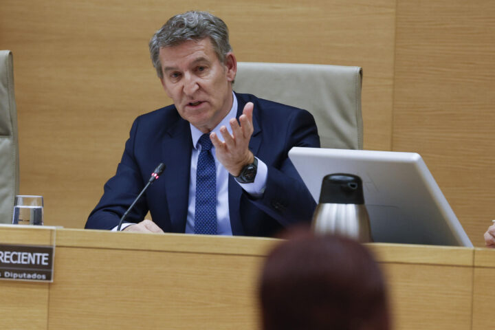Feijóo, en un moment de la declaració al congrés espanyol (fotografia: EFE / JJ Guillén).