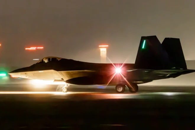 Més de 150 avions, un terç de la flota: les imatges que revelen l’abast del desplegament de Washington davant l’Iran