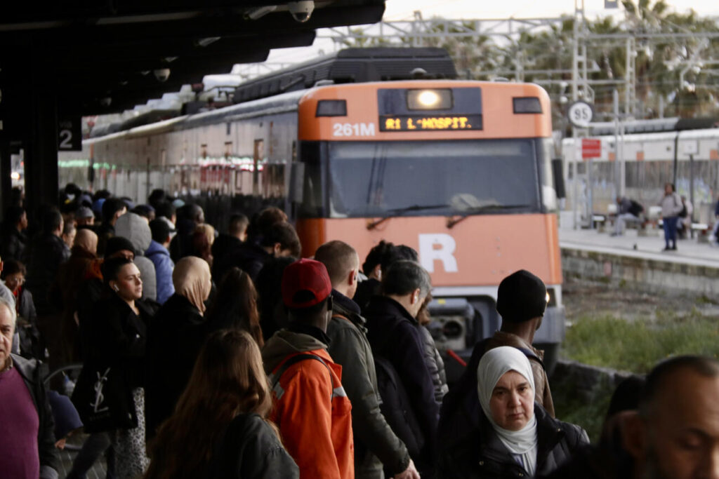 Retards a la R1 per un incendi entre Santa Susanna i Maçanet-Massanes