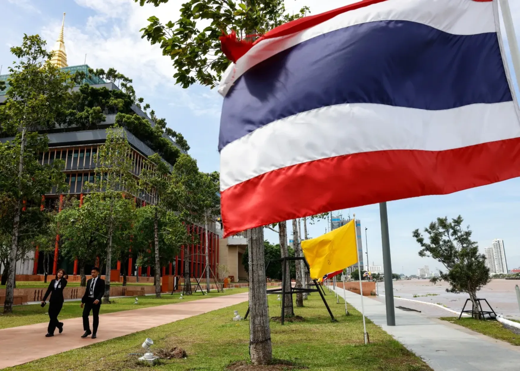Bandera de Tailàndia als afores de la seu del parlament tailandès, a Bangkok (fotografia: Dario Pignatelli/Bloomberg).
