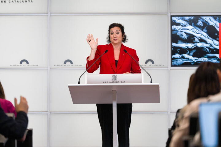 La consellera d'Economia, Alícia Romero, aquest matí en una roda de premsa al parlament (fotografia: ACN.)