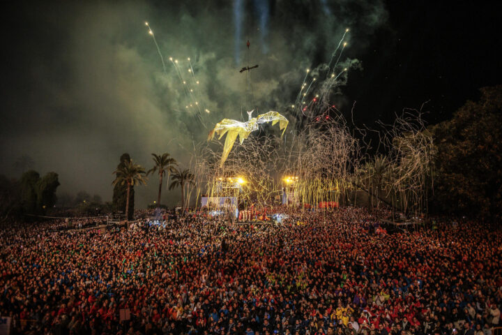 Torna la pòlvora i el foc