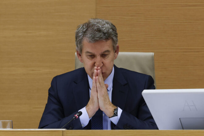La prepotència de Feijóo embruta la comissió de la gota freda i acaba refugiat en l’argumentari