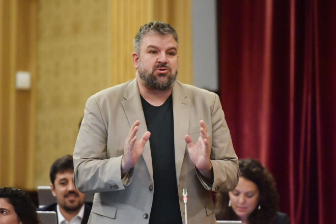 [VÍDEO] “No són casos aïllats. És mallorquinofòbia”: Més deixa en evidència Prohens per l’augment d’agressions lingüístiques