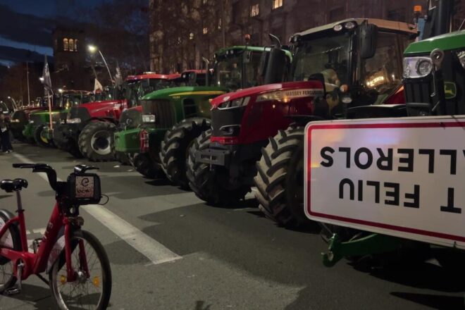 Els pagesos aixequen el tall de la Gran Via de Barcelona i reclamen solucions concretes