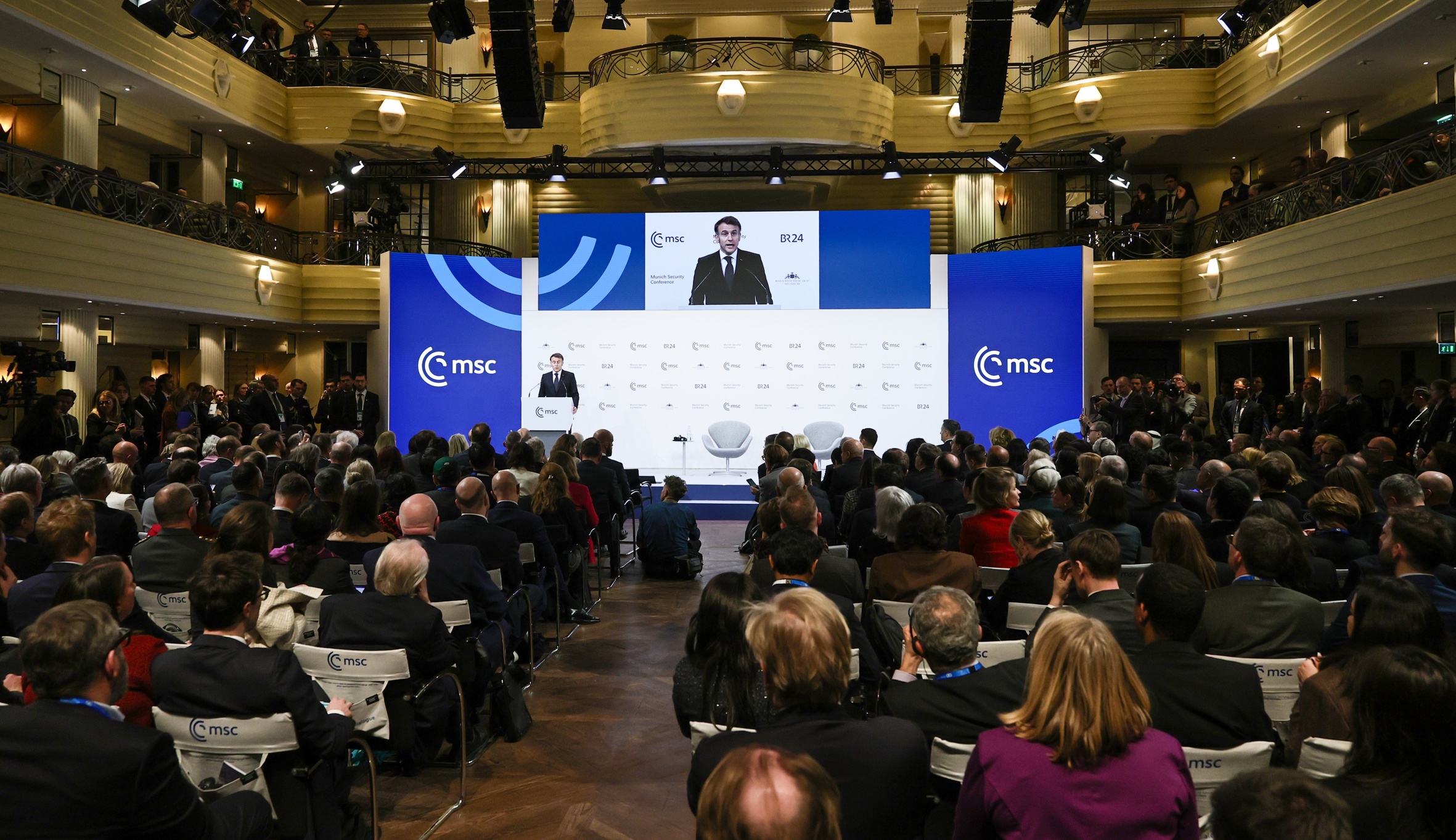 El president francès, Emmanuel Macron, a la Conferència de Seguretat de Múnic, ahir (fotografia: Ronald Wittek/Efe).