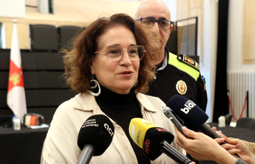 Investiguen la batllessa de Sitges per l’adjudicació d’una parada del mercat a una empresa del seu fill