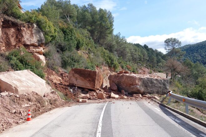 Un despreniment a la carretera que uneix Fonollosa amb Manresa obliga a tallar la via