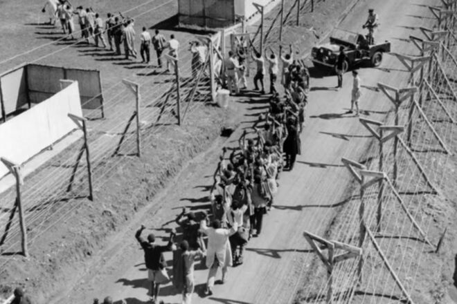 Sota la repressió i les matances britàniques contra els Mau-Mau