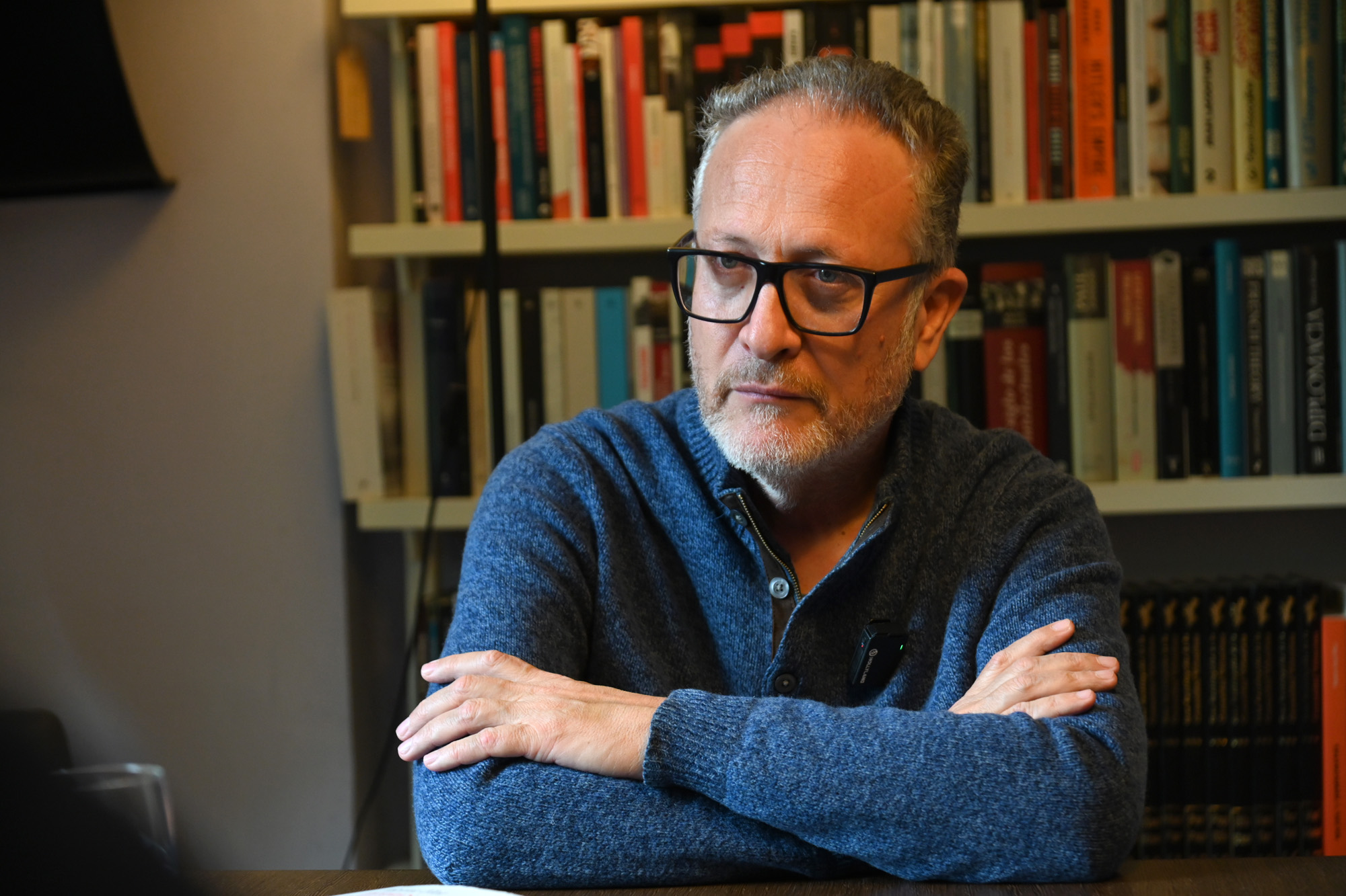 Vicent Flor, fotografia a sa casa el mes de febrer amb motiu de la publicació de la seua darrera novel·la (fotografia: Prats i Camps)