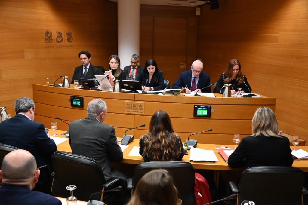 El PP i Vox liquiden la comissió de la gota freda de les Corts: “És un escàndol de primer nivell”