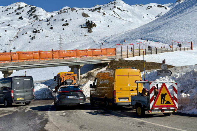 Una esllavissada talla l’accés al port de la Bonaigua