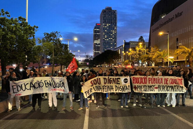 Les protestes de la vaga d’educació tallen la ronda del Litoral, la C-32 a Mataró i la C-55 a Manresa