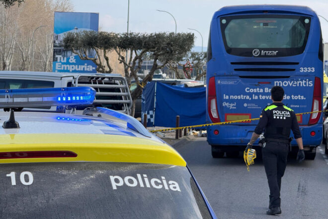 Detingut el conductor d’un autobús per haver atropellat mortalment una mestra a Empuriabrava