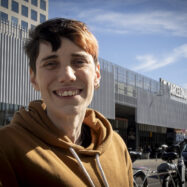 Albert Casals: “Criar en tribu és la millor manera imaginable de fer-ho”