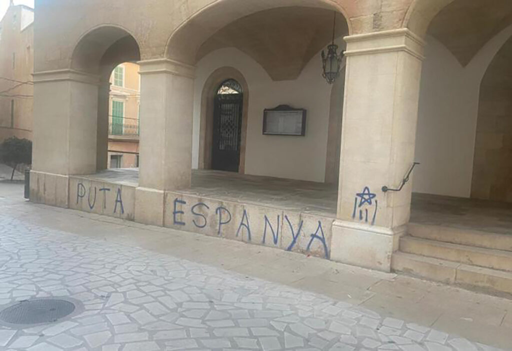 Citen als jutjats un membre de l’esquerra independentista per una pintada de “puta Espanya” a Felanitx