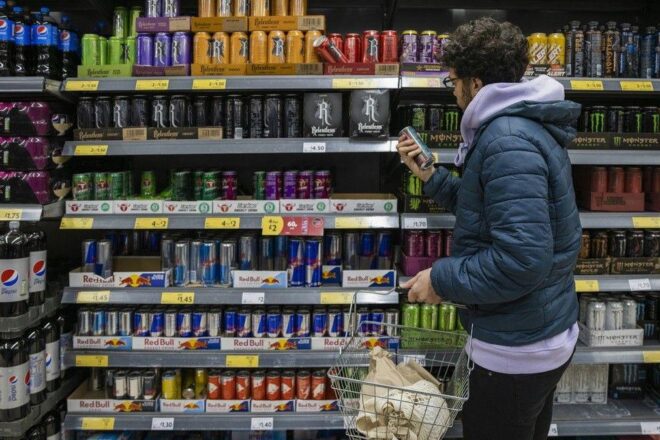 El govern espanyol prohibirà la venda de begudes energètiques als menors de setze anys