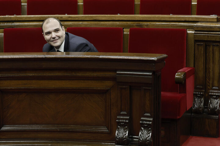 El conseller de la Presidència, Albert Dalmau, durant la sessió de control d'ahir al Parlament de Catalunya (fotografia: EFE).