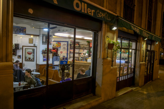 Bar Oller, noranta-vuit anys de converses, vermuts i primeres cites