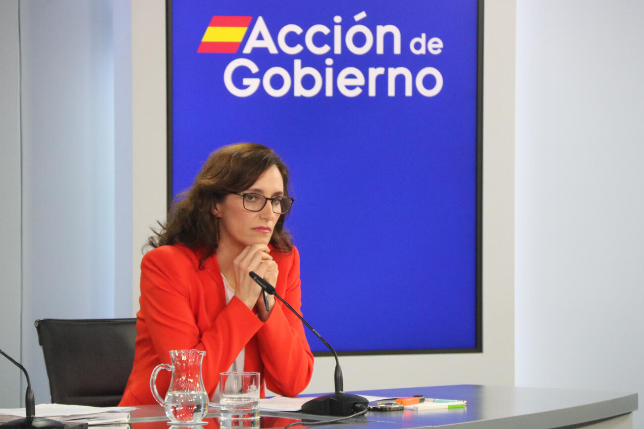 La ministra de Sanitat espanyola, Mónica García, avui en conferència de premsa a la Moncloa (fotografia: ACN / Miquel Vera).