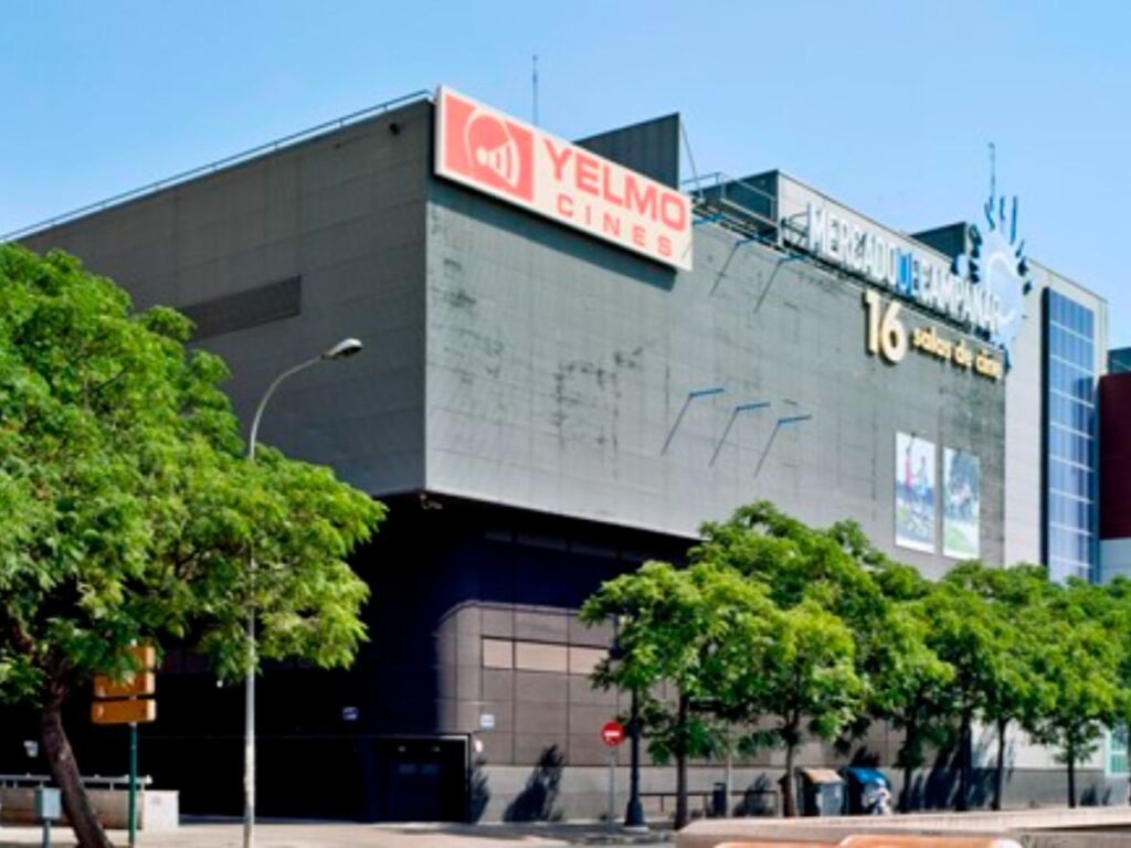 Els cinemes Yelmo neguen l’atenció a un IES per haver-se comunicat en català