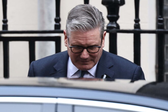 La patacada electoral dels laboristes a Manchester deixa Starmer entre l’espasa i la paret