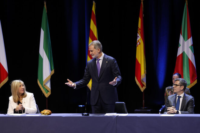 La porqueria sota les catifes en l’acte de Felipe VI amb els nous jutges espanyols a Barcelona