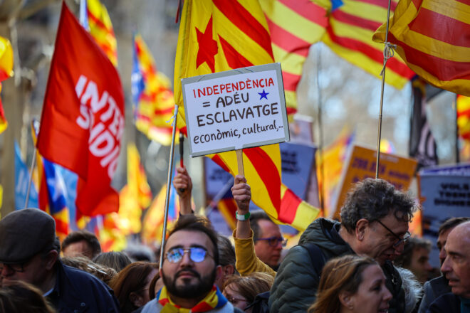 Dues manifestacions palesen la indignació de la societat davant el caos a Rodalia