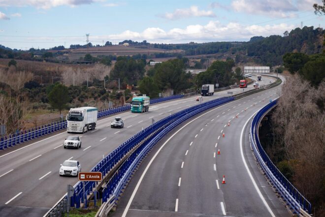 Trànsit obre demà un carril de la AP-7 entre Martorell i Gelida per a busos interurbans i de RENFE