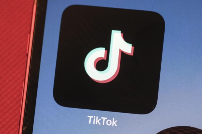 La Comissió Europea acusa TikTok d’incomplir la llei de serveis digitals pel seu disseny “addictiu”
