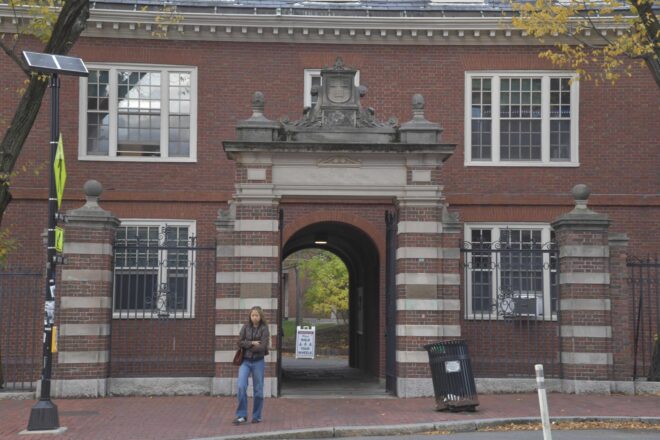 Els Estats Units suspenen els programes educatius amb Harvard arran de les protestes propalestines