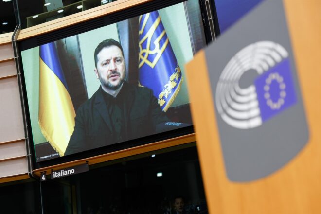 Zelenski demana al Parlament Europeu una data concreta per l’adhesió d’Ucraïna a la UE